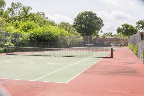 Manor Grove Village, 1940 NE 2nd Ave #104J, Wilton Manors, Florida 33305, image 3