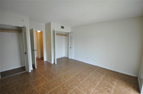 Hampton Court, 5911 Washington St #105, Hollywood, Florida 33023, image 2
