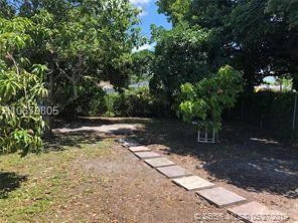 Hialeah Heights, 2962 NW 59th St, Brownsville, Florida 33142, image 3