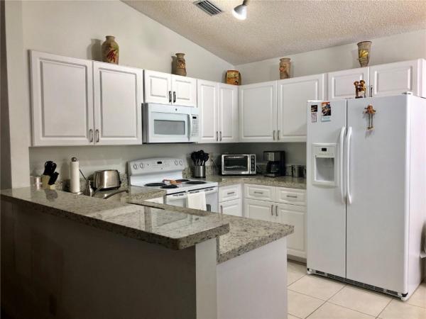 The Provinces Of Pierpointe At Pembroke Lakes, 11970 NW 11th St, Pembroke Pines, Florida 33026, image 2