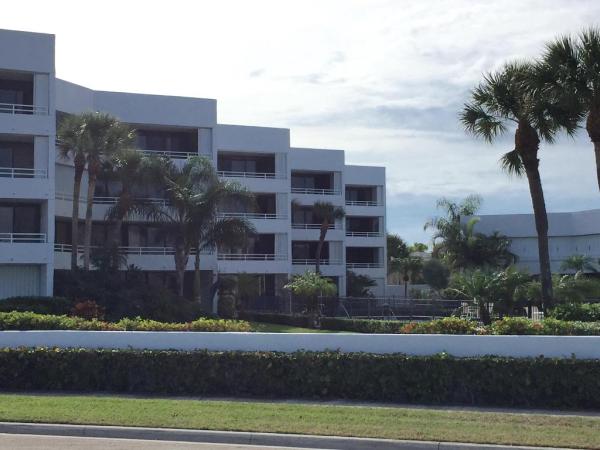 Flagler Yacht Club, 3701 S Flagler Dr #B403, West Palm Beach, Florida 33405, image 3