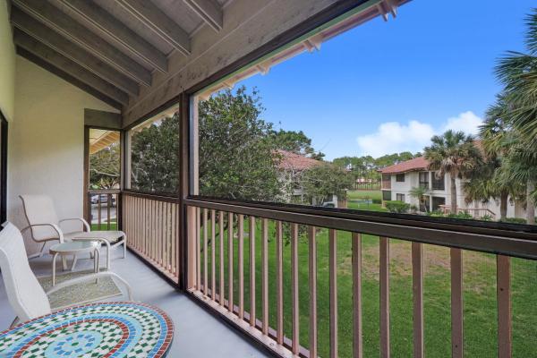 Golf Villas, 433 Brackenwood Ln N, Palm Beach Gardens, Florida 33418, image 3