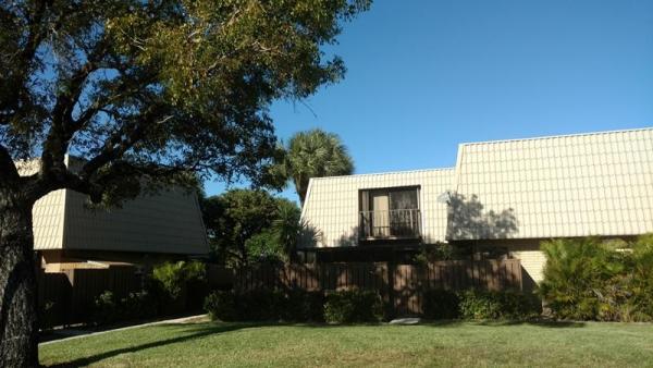 Village Of Sandalwood Lakes South, 6818 68th Way, West Palm Beach, Florida 33409, image 2