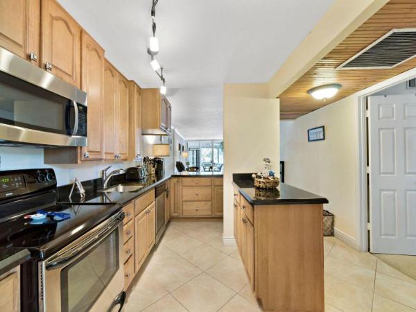 Boca Bayou, 3 Royal Palm Way #1020, Boca Raton, Florida 33432, image 2