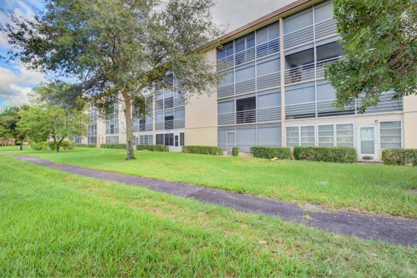 Victoria Village, 2804 Victoria Way #D2, Coconut Creek, Florida 33066, image 1
