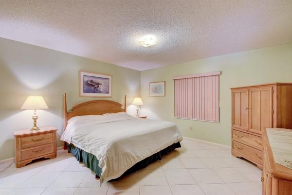 Sugar Pond Manor, 1130 Mulberry Pl, Wellington, Florida 33414, image 3