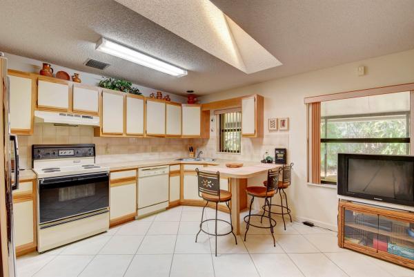 Sugar Pond Manor, 1130 Mulberry Pl, Wellington, Florida 33414, image 2