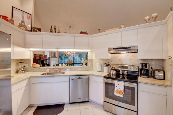 The Lexington Club, 7556 Lexington Club Blvd #A, Delray Beach, Florida 33446, image 2
