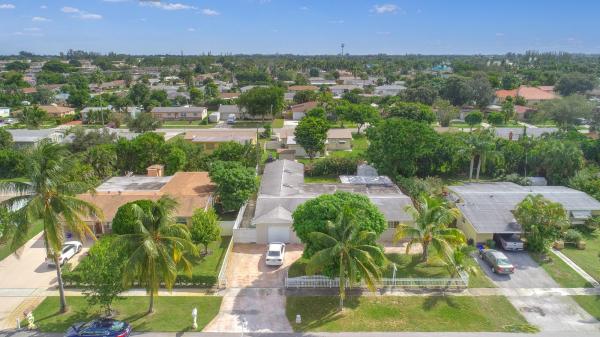 Palm Springs Village, 448 Fontana Dr, Palm Springs, Florida 33461, image 2