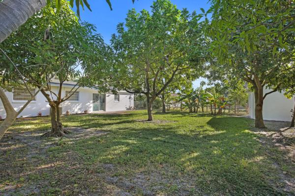 Park Manor, 401 W 37th St, Riviera Beach, Florida 33404, image 2