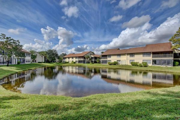 3040 Lucerne Park Dr, Greenacres, Florida 33467, image 2