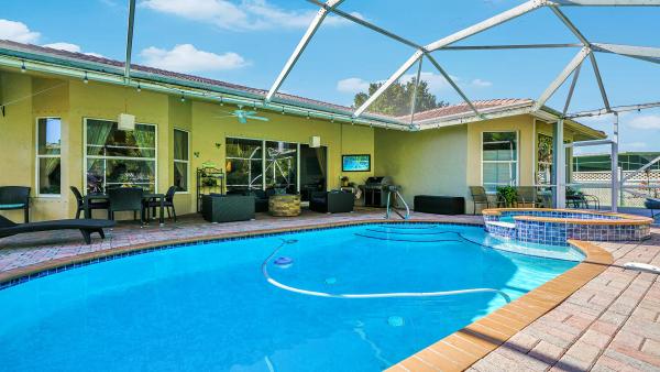 Saddle Brook, 225 Park Rd N, Royal Palm Beach, Florida 33411, image 2