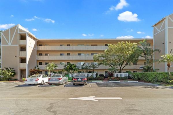 Huntington Lakes 3, 7192 Huntington Ln #201, Delray Beach, Florida 33446, image 1