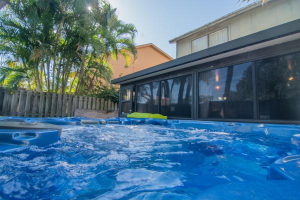 Sandtree Townhouses, 919 Sandtree Dr, Palm Beach Gardens, Florida 33403, image 1