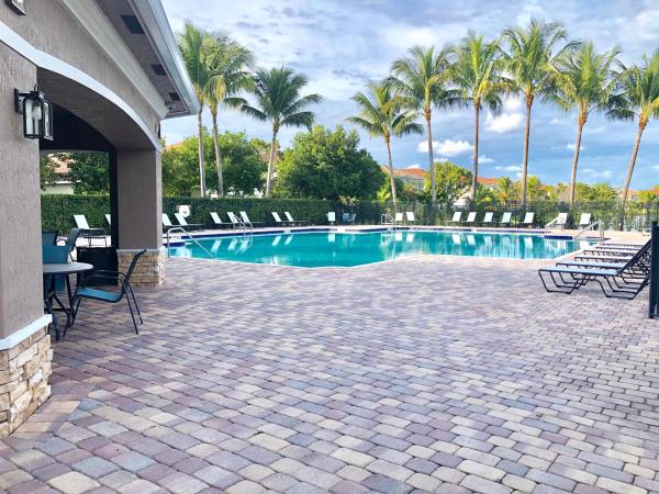 Thousand Oaks, 3018 Laurel Ridge Cir, Riviera Beach, Florida 33404, image 2