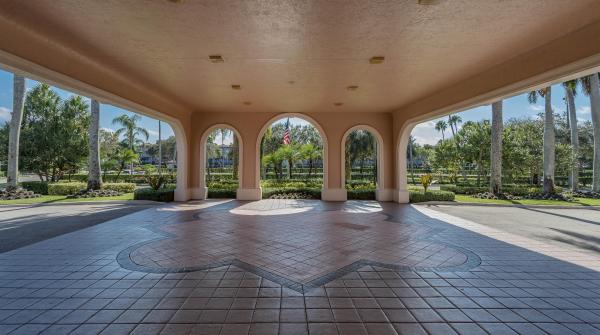Huntington Pointe, 6112 Kings Gate Cir, Delray Beach, Florida 33484, image 2