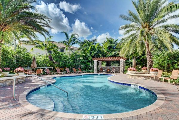 Riverwalk At Lago Mar, 128 Riverwalk Cir W, Plantation, Florida 33325, image 3