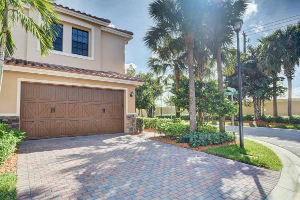 Riverwalk At Lago Mar, 128 Riverwalk Cir W, Plantation, Florida 33325, image 2
