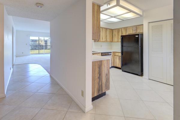 Huntington Lakes 1, 14360 Strathmore Ln #307, Delray Beach, Florida 33446, image 1