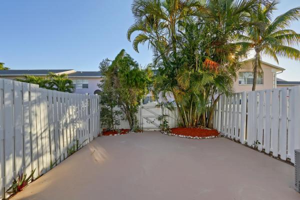 The Charter Club Of Palm Beach, 216 Foxtail Dr #F, Greenacres, Florida 33415, image 1