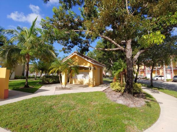 Shoma Courtyards At Royal Palm Beach, 1008 Shoma Dr, Royal Palm Beach, Florida 33414, image 3