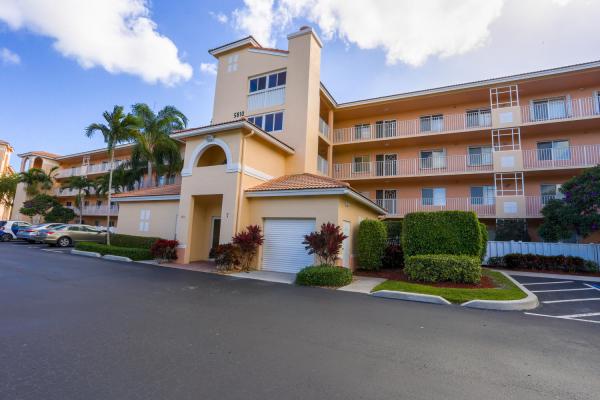 Regal Shores North At Coral Lakes, 5810 Crystal Shores Dr #404, Boynton Beach, Florida 33437, image 2