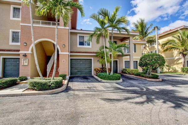 The Villas At Emerald Dunes, 6573 Emerald Dunes Dr #205, West Palm Beach, Florida 33411, image 2