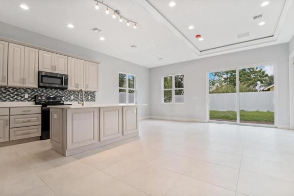 Colonial Estates, 421 Nathan Hale Rd, West Palm Beach, Florida 33405, image 2