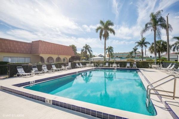 Villas On The Green, 717 S Us Highway 1 #207, Jupiter, Florida 33477, image 3