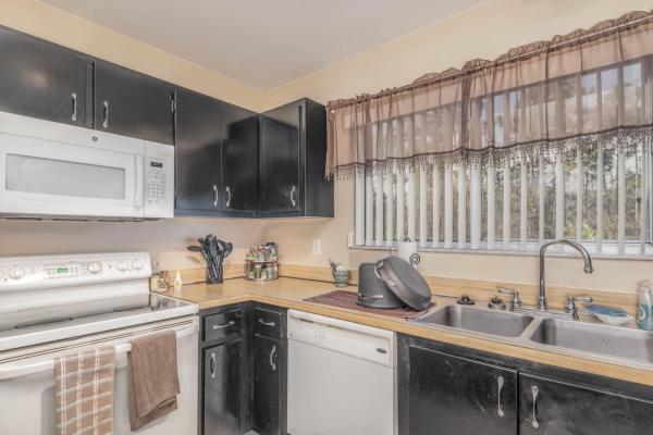 Rivergreen Villas, 1402 SE Rivergreen Cir, Port St. Lucie, Florida 34952, image 2