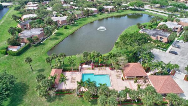 Waterside Luxury Townhomes, 806 Blue Ridge Cir, West Palm Beach, Florida 33409, image 2