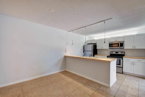 Waterside Luxury Townhomes, 806 Blue Ridge Cir, West Palm Beach, Florida 33409, image 3