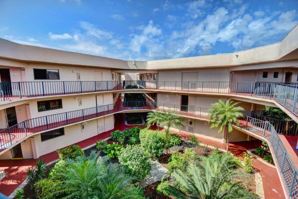 Seagrape At Las Verdes, 5160 Las Verdes Cir #303, Delray Beach, Florida 33484, image 3
