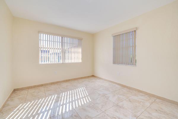 Cloverleaf Gardens, 534 NW 179th St, Miami Gardens, Florida 33169, image 1