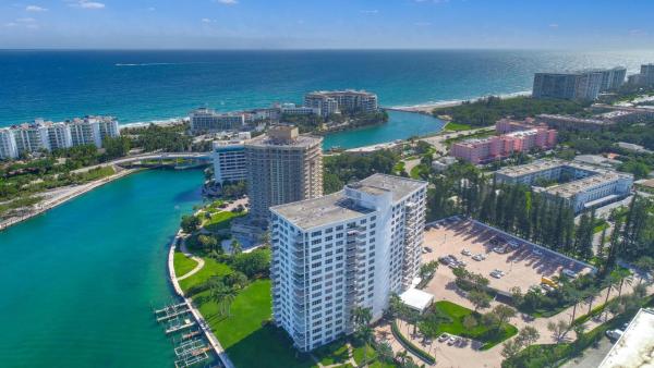 Lake House South, 875 E Camino Real, Boca Raton, Florida 33432, image 1
