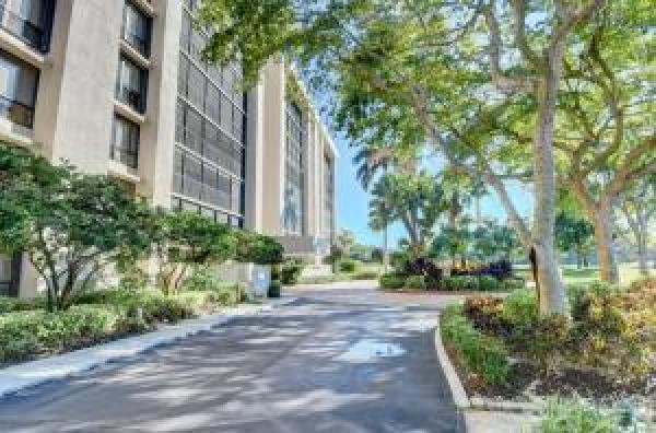 Laurel Oaks At Boca West Country Club, 20090 Boca West Dr #335, Boca Raton, Florida 33434, image 2