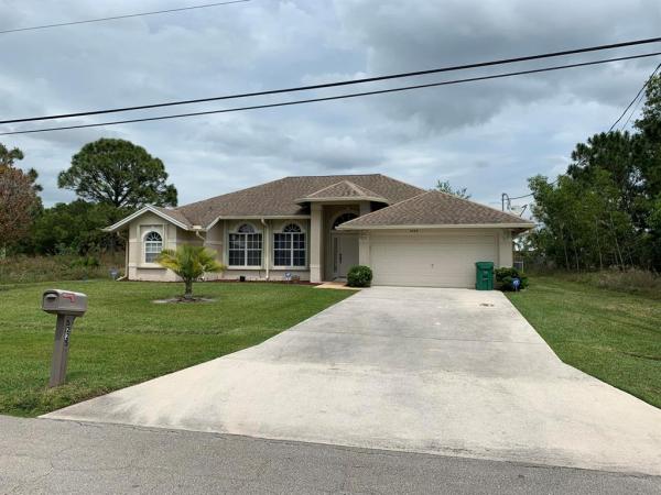 5225 NW Milner Dr, Fort Pierce, Florida 34983, image 2