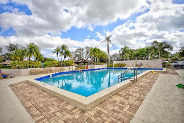 Club Cottages, 708 Club Dr, Palm Beach Gardens, Florida 33418, image 2