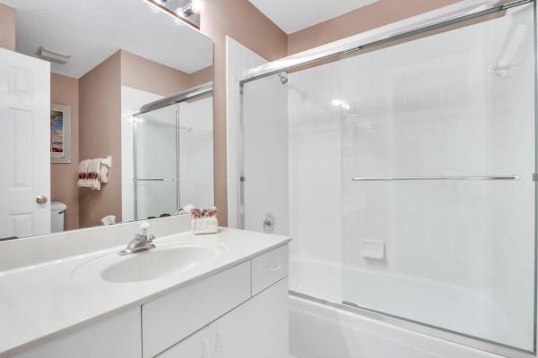 Grand Bay At Oak Harbour, 8 Grand Bay Cir, Juno Beach, Florida 33408, image 2