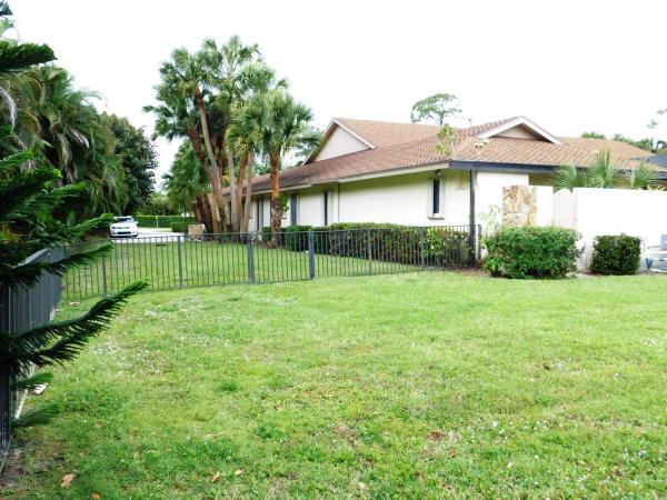 Pinewood Of Wellington, 13231 Doubletree Cir, Wellington, Florida 33414, image 1