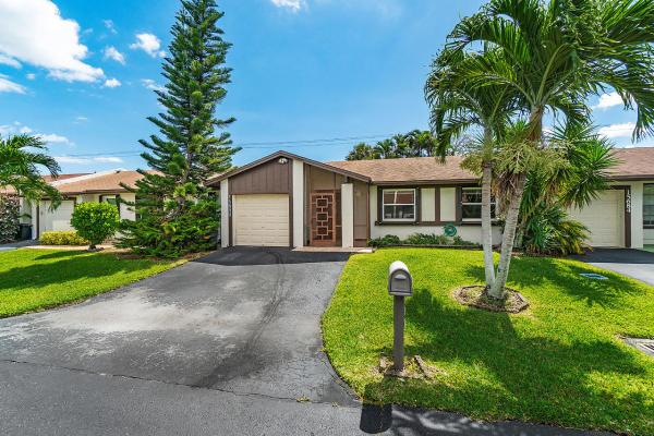 Bottlebrush At Las Verdes, 15680 Bottlebrush Cir, Delray Beach, Florida 33484, image 2