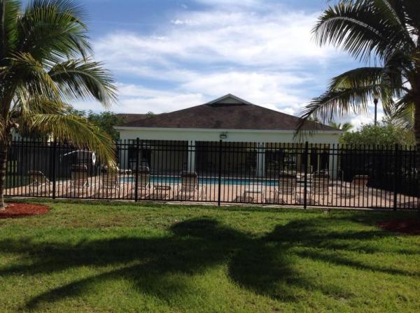 Emerald Lake Townhomes, 4182 Emerald Vis, Lake Worth, Florida 33461, image 3