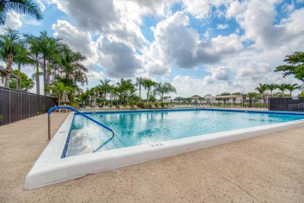 Viewpointe, 5520 Lakeside Dr #103, Margate, Florida 33063, image 1
