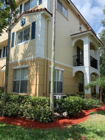 Parkside Square, 2860 S Oasis Dr, Boynton Beach, Florida 33426, image 1