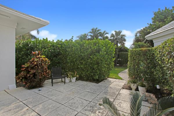 La Coquille Club Villas, 106 Evans Ln, Manalapan, Florida 33462, image 1