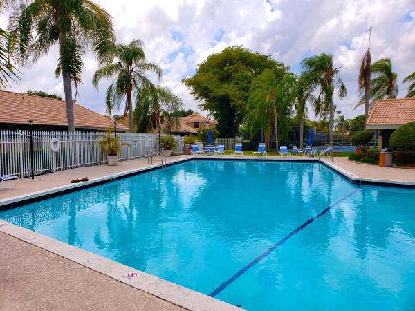 Country Fair, 9842 Watermill Cir #A, Boynton Beach, Florida 33437, image 2