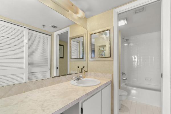 Hidden Harbour Of The Palm Beaches, 896 N Federal Hwy #424, Lantana, Florida 33462, image 2