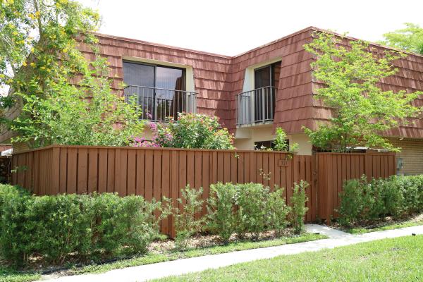 Sandalwood At Boynton Beach, 321 Live Oak Ln, Boynton Beach, Florida 33436, image 2
