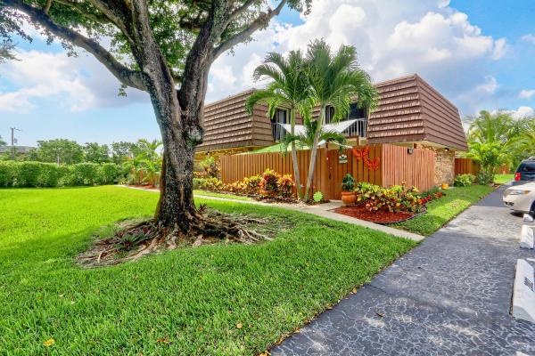 Lago Lucerne, 3893 Carolina Dr, Lake Worth, Florida 33461, image 1