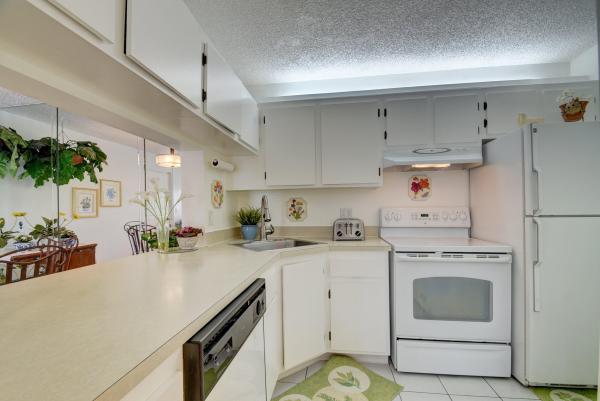 Pine Ridge North 2, 629 Sea Pine Way #B2, Greenacres, Florida 33415, image 3